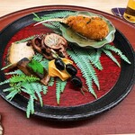 日本料理 久丹 - いいだこ、にしん、あわび、くわいのチップス、黒豆、カニ爪