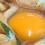 平井食堂 - 味噌煮込みうどんと言えば生卵