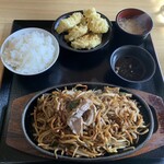 天領屋 - 満腹焼きそば定食（とり天）　９５０円