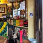 ラハメン ヤマン - 店内はボブマーリー。私も好きです！