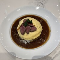 神戸牛洋食アモナ - 神戸牛ステーキ スフレオムライス（上から）