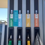 Gimbras by Oleg - 一番左の緑を給油　今回のガソリン給油はすべて係員がやってくれた