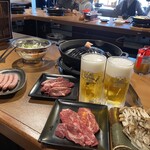 ジンギスカン羊羊亭 - お料理全部とビール最高の絵図