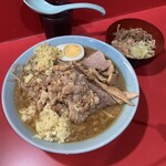 ラーメン富士丸 - 友人T麺少なめ、野菜少なめ、ニンニク、アブラ