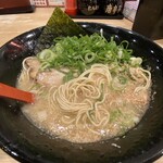 博多ラーメン 本丸亭 - 麺