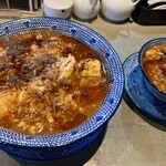 Fujiyama Gogoneo Ekkusu O Jan - ラーメンとミニ麻婆豆腐の比較