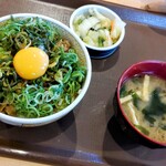 すき家 - 料理写真:ねぎ玉牛丼＆おしんこセット