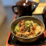 Honkaku Sumibiyaki Unagi En - 薬味を入れて