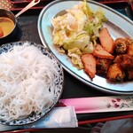 心福 - 夫はベトナムブンチャーセット950円。細麺のフォーをナンプラーのきいたつけ汁で♬付け合せのお料理はポークのグリルと揚げ春巻き。それにごまドレのキャベツ✨