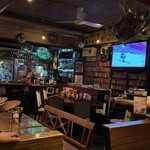 パワーズ - 開放感溢れる店内