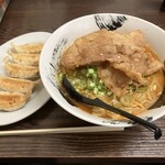 らーめん うそだっぺー - 豚バラ薬味メン、餃子