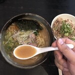 麺や 鐙 - 魚介がじんとくるスープ