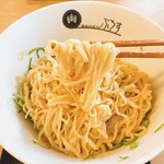 RAMEN ぶろす - 和牛ローストビーフまぜそば(麺リフト)