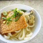 手打うどん たむら - うどん（温）小　あげ・昆布天