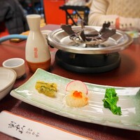 いせ源 - 前菜。左から子持ち昆布、いくらおろし、菜の花の辛子和え