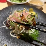 焼き鳥・日本酒ダイニング SAKi - 丹波黒地鶏　ももタタキ