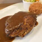 ツムギ キッチン - ハンバーグステーキのデミグラスソース