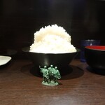 情熱食堂 - 伝説の唐揚げM定食（４個）860円　ご飯側面