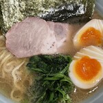 横浜家系らーめん 五十三家 - 甘みを感じる美味しいスープ！！