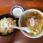 味よし - ラーメンに半オヤコ丼付（ごはん少なめ） 800円