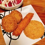 三富屋 - 左からキャベツメンチ、イカフライ、ハムフライ