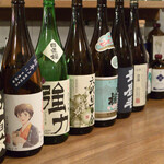 Koharu - カウンターに並ぶ日本酒・焼酎・クラフトジン