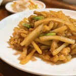 中華家族 - 豚肉とセロリの炒め（990円）