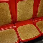 HENRIQUE SÁ PESSOA - コルクを模した樹脂製座席