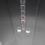 HENRIQUE SÁ PESSOA - ホテルのエレベーター