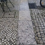 HENRIQUE SÁ PESSOA - いかにも滑りそうな歩道