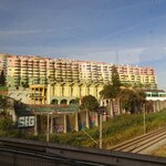 HENRIQUE SÁ PESSOA - メトロ沿いのマンション