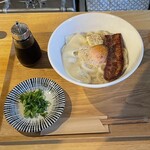 Wampaku - 釜玉バターベーコンうどん（温）＋麺大盛り（上から）
