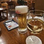 ビアレストラン オーシー - 私はビールはあまり好きじゃなくて！ハウスワイン　320円