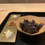 にくの匠 三芳 - ステーキに合わせるトリュフソース
      すき焼きとの相性もバッチリ！
      