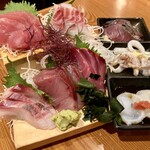 Kaisen Sushi Izakaya Shichifuku - 特選刺盛５点盛り(＋右の3点はサービス)