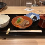 にくの匠 三芳 - ご飯とお漬物
      海老芋の味噌汁