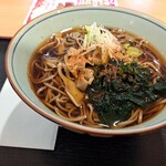 越後川口SA上り線フードコート - かけ蕎麦なのに、ワカメ、舞茸入り。