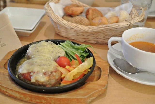 レストラン・カフェ ｈａｃｏ朝生田店>