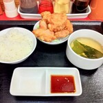 さんさん食堂 - ハーフ唐揚げ￥450＆小ライス￥100