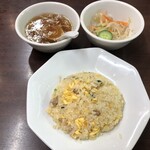 中華大新 - 半チャーハン。