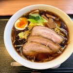 らいむらいと - 料理写真:醤油野菜チャーシュー麺。1250円（税込）。