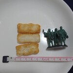 3COINS+plus - 志向のおかき（南高梅）45g_162円