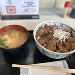 築地 どんぶり市場 - まぐろのほほ肉ステーキ丼とあら汁