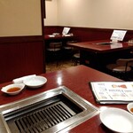 Yakiniku Azabu - 店内はすぐに満席に。