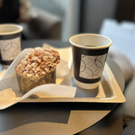 Klimt - プレーンマフィン（350円税込）、ブレンドコーヒー・ホット・デカフェ（450円税込）