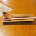 ３丁目のカレー屋さん  - 店内のテーブル席の風景です