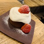 タマヤ カフェ - チョコ仕様のスポンジケーキ