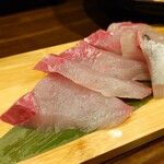 魚屋に毛の生えたようなお店 京都つりや - カンパチの刺し身