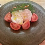 キートス - ブラッターチーズとフルーツトマトのサラダ