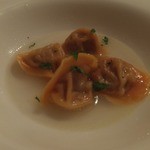 コルツ - あかり農園の豚肉を使ったアマトリチャーナのラビオリ　カペレッティ